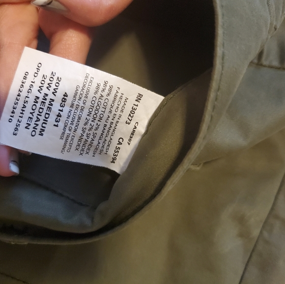 Army green Lee stretch cargo pants. Mid rise Size 20W. Inseam 30 - Picture 5 of 5
